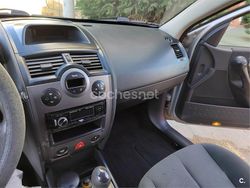 Gris / plata Usado 2003 Renault Mégane II Dynamique Berlina | 1500 € (Buen precio)