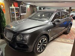 Gris / plata Usado 2018 Bentley Bentayga SUV | 115.990 € (Caro)