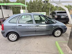 Gris / plata Usado 2006 Citroën Xsara Picasso Monovolumen | 2000 € (Precio justo)