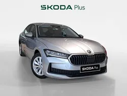 Gris Nuevo 2025 Skoda Superb Berlina | 33.900 € (Super precio)