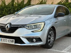 Gris / plata Usado 2017 Renault Mégane IV Life Berlina | 9999 € (Precio justo)