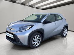 Gris Usado 2022 Toyota Aygo X Play SUV | 14.500 €