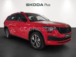 Rojo Usado 2024 Skoda Kodiaq SportLine SUV | 36.900 € (Caro)