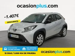 Gris Usado 2024 Toyota Aygo Play Utilitario | 15.200 € (Precio justo)