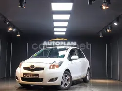 Blanco Usado 2011 Toyota Yaris Connect Style Berlina | 5290 € (Precio justo)