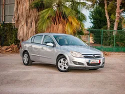 Gris / plata Usado 2009 Opel Astra Cosmo Berlina | 3600 € (Buen precio)