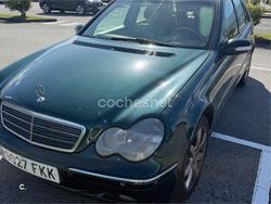 Verde Usado 2003 Mercedes C220 Elegance Berlina | 1400 €