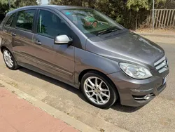 Gris / plata Usado 2011 Mercedes B180 Monovolumen | 7999 € (Buen precio)