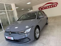 Gris / plata Usado 2022 VW Golf VIII Life Berlina | 20.480 € (Precio justo)