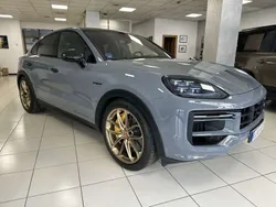 Gris Usado 2024 Porsche Cayenne Turbo SUV | 209.900 €