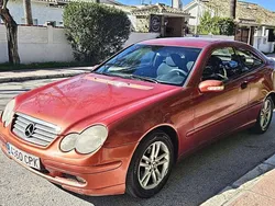 Rojo Usado 2004 Mercedes C200 Coupe | 2990 € (Buen precio)