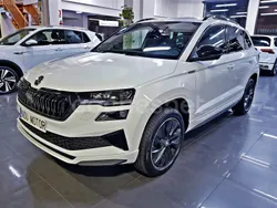 Blanco Usado 2024 Skoda Karoq SportLine SUV | 31.400 € (Caro)