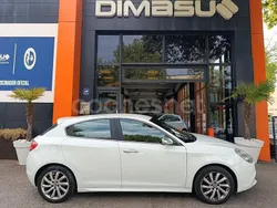 Blanco Usado 2012 Alfa Romeo Giulietta Distinctive Utilitario | 6990 € (Buen precio)