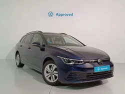Azul Usado 2023 VW Golf VIII Life Familiar | 25.250 € (Precio justo)