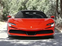 Rojo Usado 2022 Ferrari SF90 Coupe | 539.900 €