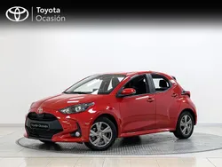 Rojo Usado 2024 Toyota Yaris Hybrid Active Berlina | 23.300 € (Precio justo)