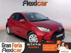 Rojo Usado 2023 Toyota Yaris Hybrid Active Berlina | 19.790 € (Precio justo)