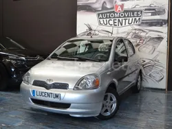 Gris / plata Usado 2001 Toyota Yaris Terra Berlina | 4500 € (Precio justo)