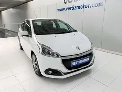 Blanco Usado 2019 Peugeot 208 Active Utilitario | 12.100 € (Precio justo)