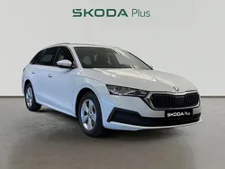Blanco Usado 2021 Skoda Octavia Ambition Familiar | 15.990 € (Precio justo)