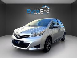 Gris / plata Usado 2012 Toyota Yaris Active Berlina | 8500 € (Precio justo)