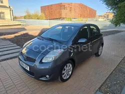 Gris / plata Usado 2009 Toyota Yaris Berlina | 7400 € (Caro)