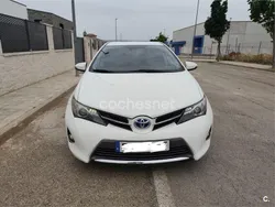 Blanco Usado 2014 Toyota Auris Hybrid Advance Berlina | 10.000 € (Precio justo)