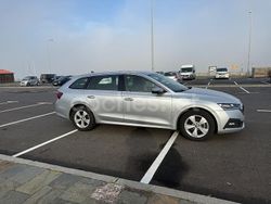Gris / plata Usado 2021 Skoda Octavia Ambition Familiar | 14.500 € (Precio justo)