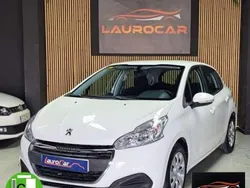 Blanco Usado 2015 Peugeot 208 Active Utilitario | 7999 € (Precio justo)
