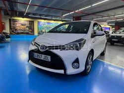 Blanco Usado 2015 Toyota Yaris Hybrid Advance Berlina | 14.700 € (Caro)