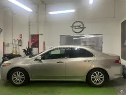 Gris / plata Usado 2011 Honda Accord Comfort Berlina | 7500 € (Buen precio)