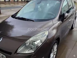 Marrón Usado 2010 Renault Scénic III Privilege Monovolumen | 3700 € (Precio justo)