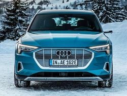 Azul Usado 2022 Audi e-tron SUV | 30.490 € (Precio justo)