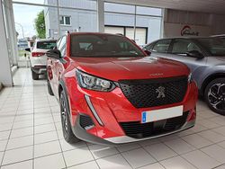 Rojo Usado 2023 Peugeot 2008 Allure SUV | 22.740 € (Un poco caro)