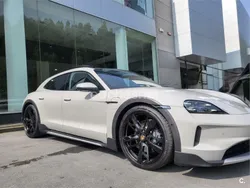 Eléctrico Usado 2024 Porsche Taycan Cross Turismo Berlina | 134.000 €