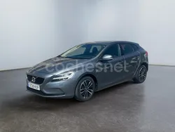 Gris / plata Usado 2019 Volvo V40 Momentum Familiar | 17.499 € (Un poco caro)