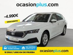 Blanco Usado 2022 Skoda Octavia Ambition Familiar | 19.250 € (Precio justo)