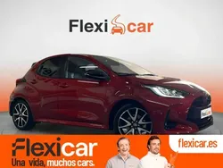 Rojo Usado 2022 Toyota Yaris Hybrid Plus Berlina | 20.990 € (Precio justo)