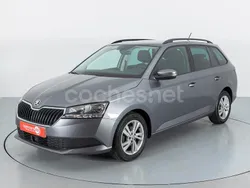 Gris / plata Usado 2022 Skoda Fabia Ambition Familiar | 14.200 € (Precio justo)