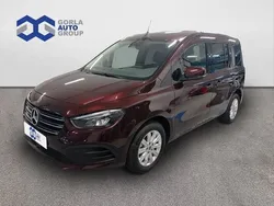 Rojo Usado 2024 Mercedes T180 Monovolumen | 30.190 € (Precio justo)