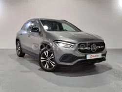 Gris / plata Usado 2022 Mercedes GLA200 SUV | 34.999 € (Buen precio)