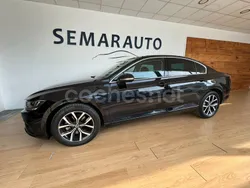 Negro Usado 2021 VW Passat Executive Berlina | 23.990 € (Precio justo)