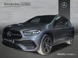 Mountaingrau met. Usado 2020 Mercedes GLA250 AMG line SUV | 33.900 €