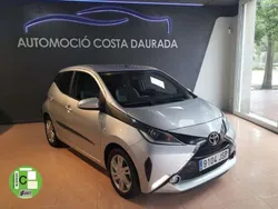 Plateado Usado 2016 Toyota Aygo X-play Utilitario | 8900 € (Precio justo)