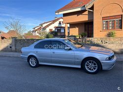 Gris / plata Usado 2002 BMW 525 Exclusive Berlina | 4200 €