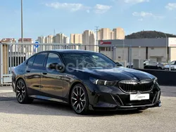 Gris / plata Usado 2024 BMW 520 Comfort Edition Berlina | 58.990 €