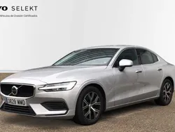 Plateado Usado 2023 Volvo S60 Core Berlina | 32.995 € (Buen precio)