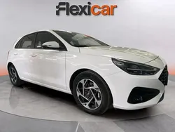 Blanco Usado 2024 Hyundai i30 Berlina | 18.490 € (Precio justo)