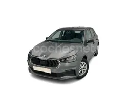 Gris / plata Usado 2025 Skoda Fabia Essence Berlina | 17.550 € (Precio justo)