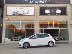 Blanco Usado 2019 Peugeot 208 Active Utilitario | 7990 € (Precio justo)